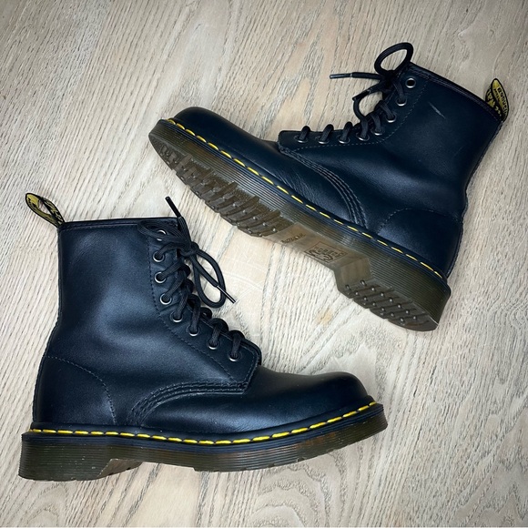Dr. Martens 1460 Women’s Smooth Leather Lace Up Boots Black 8 Eye Size 6 - Picture 8 of 14